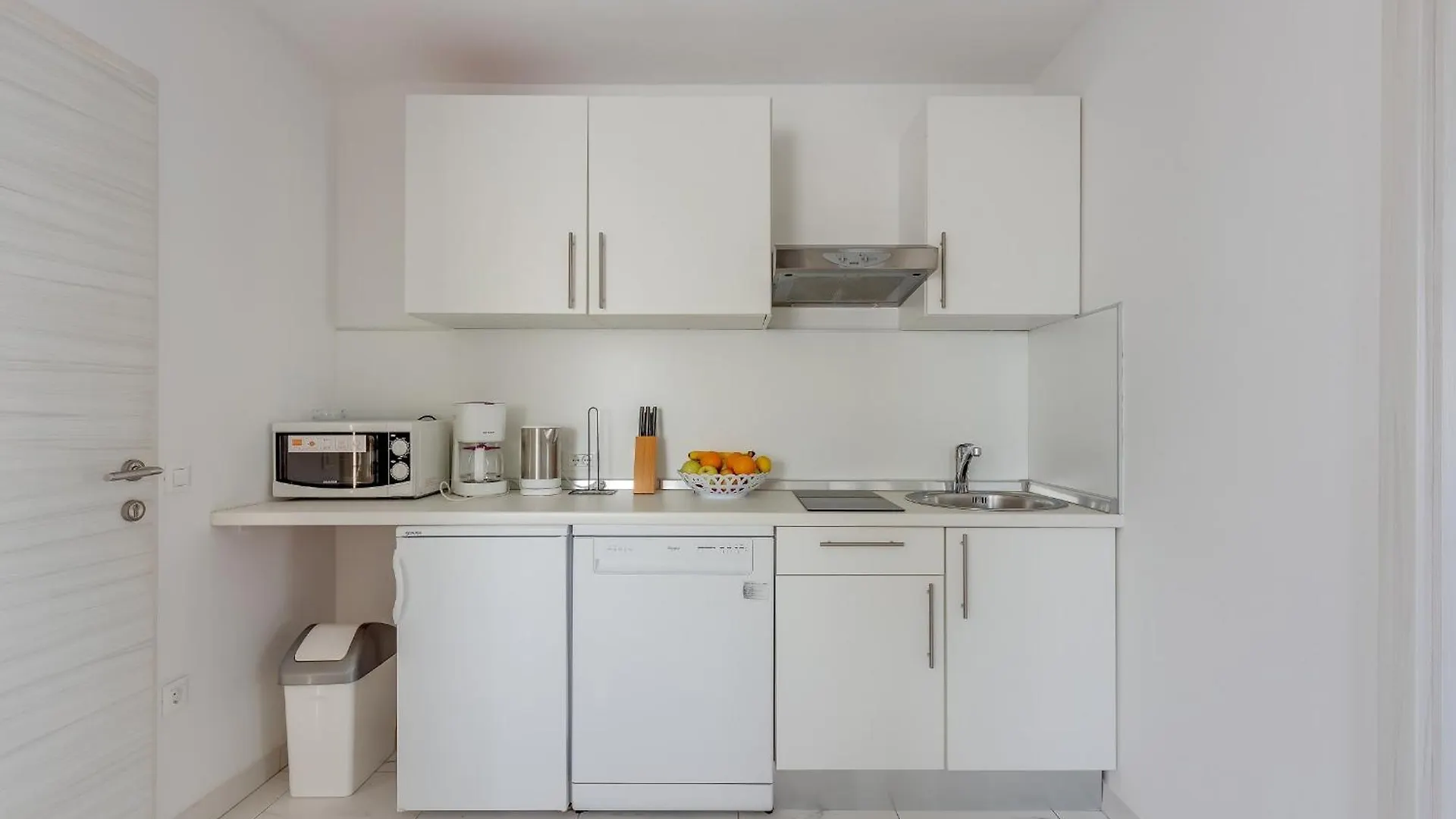 Apartments Jelena Rosini 0*,